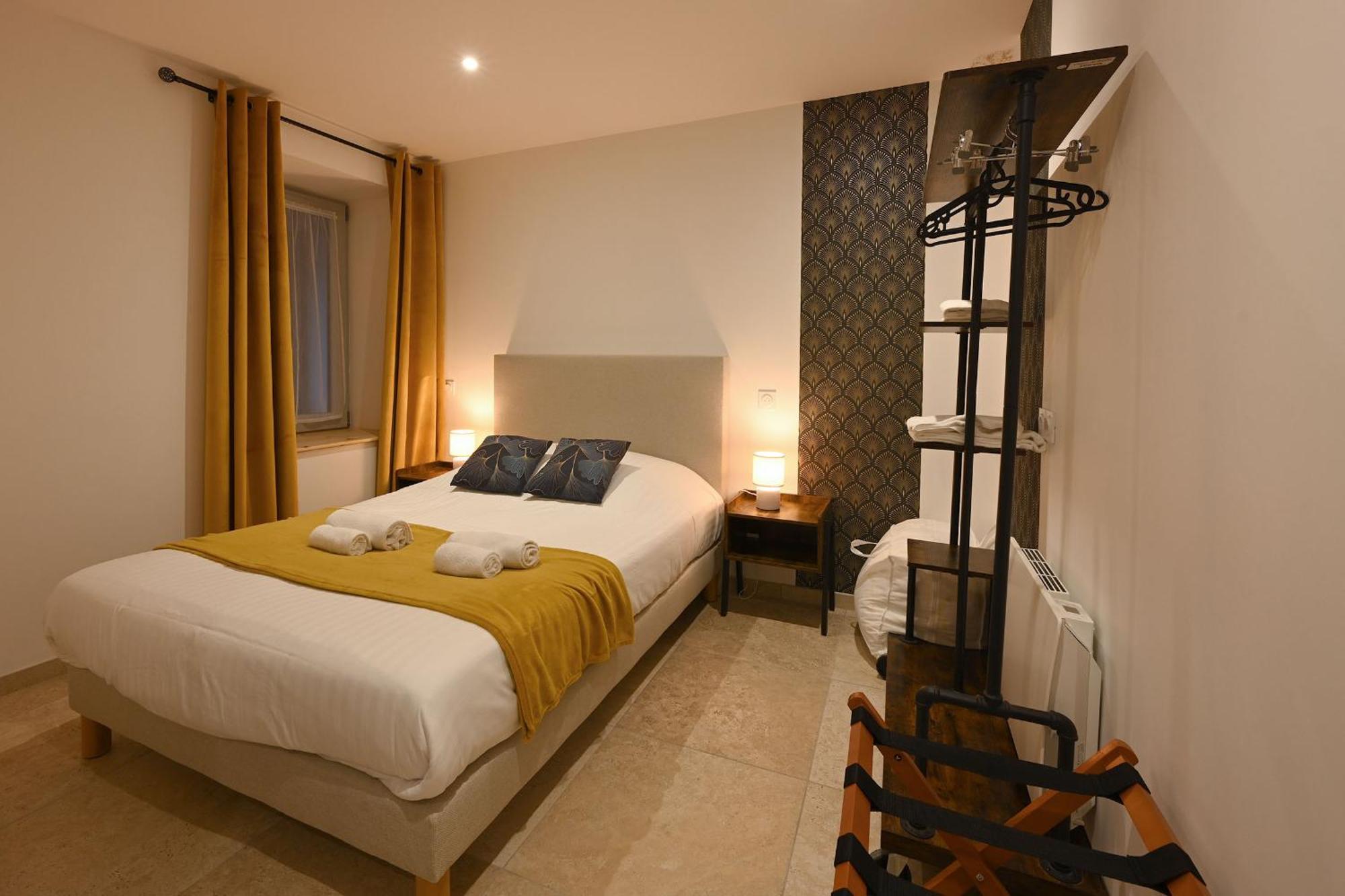 Hotel De La Croisee Poncin Екстер'єр фото
