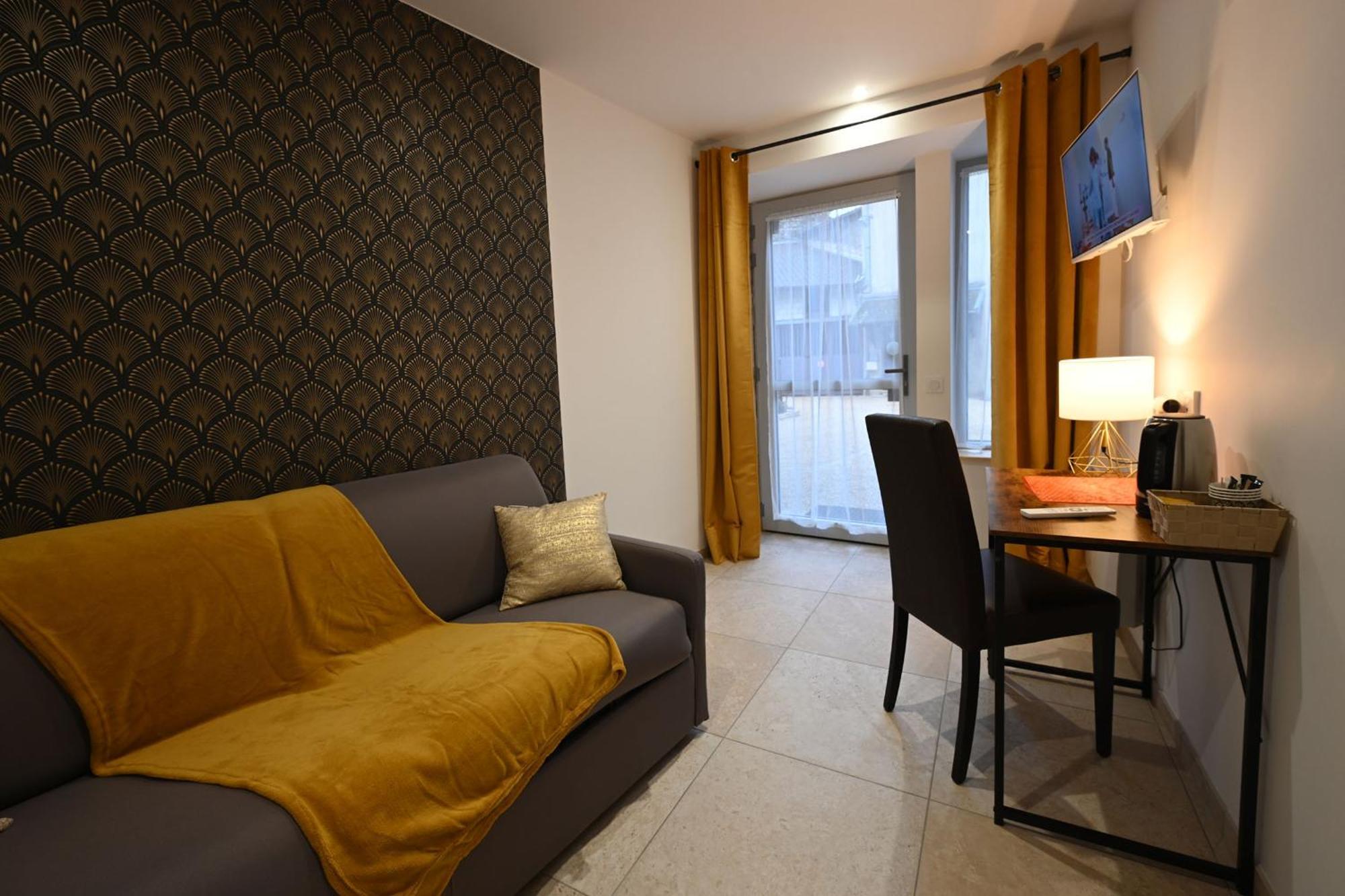 Hotel De La Croisee Poncin Екстер'єр фото