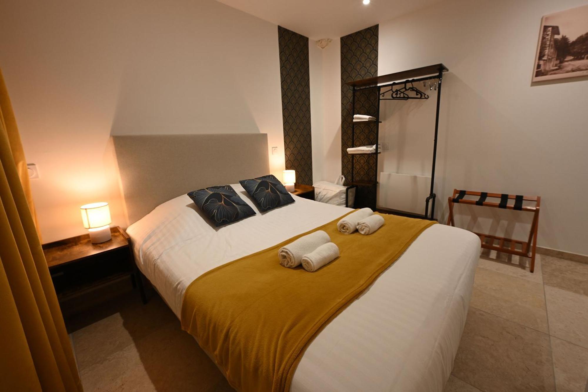 Hotel De La Croisee Poncin Екстер'єр фото